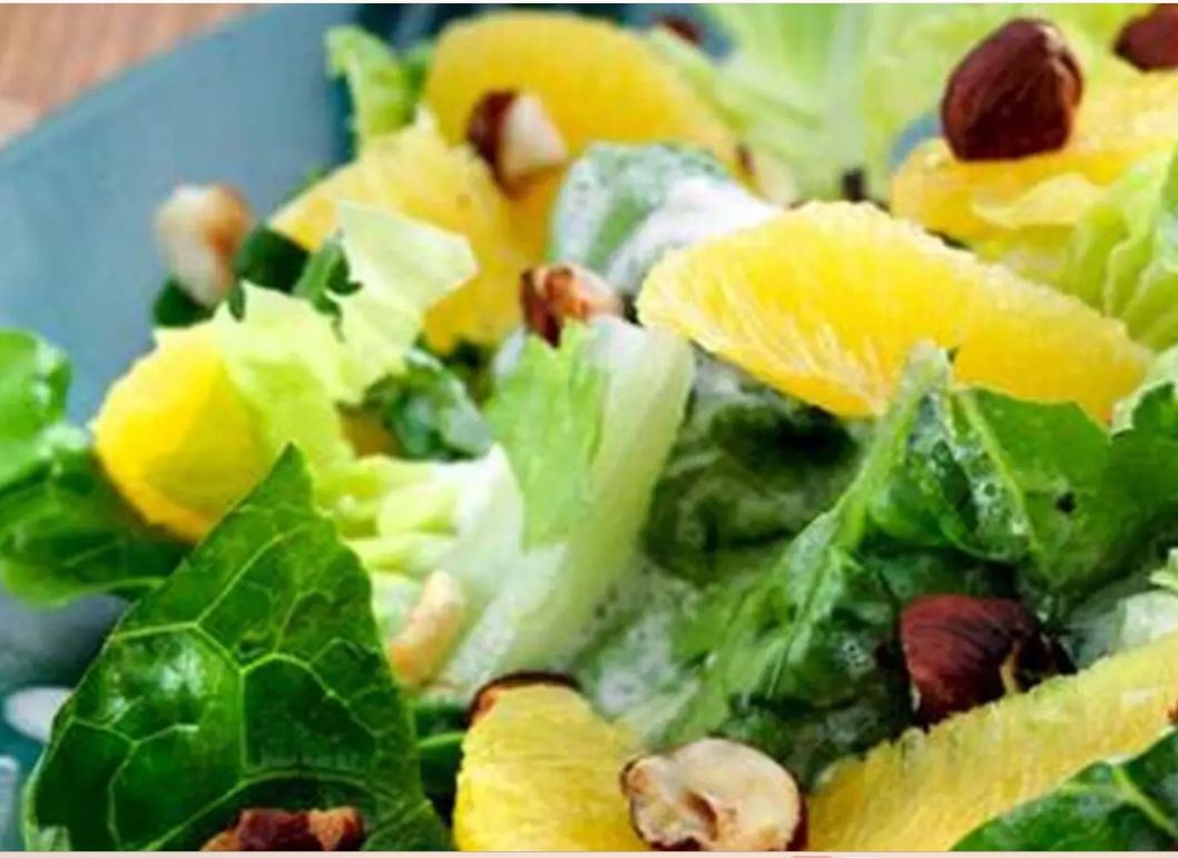 Salat med appelsinstykker